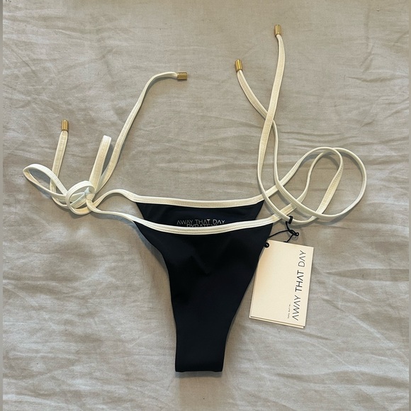 Away That Day Capri Bottom - Black/Ivory - Picture 2 of 4